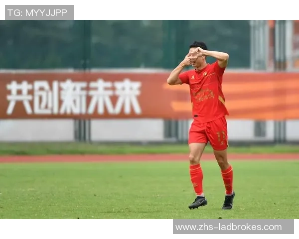 神鸟足球引领新时代足球潮流助力年轻球员成长与梦想实现