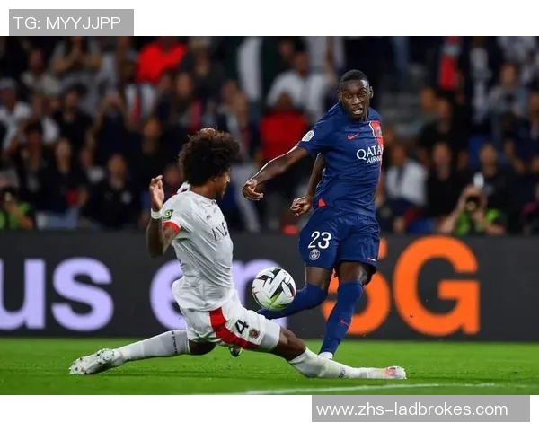 足球探员揭秘转会内幕与球员职业生涯的秘密与挑战